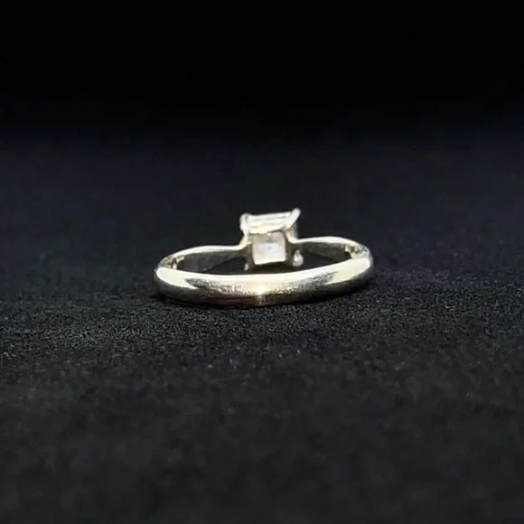 ENGAGEMENT RING WITH LAB STONE - Picture 3 of 4
